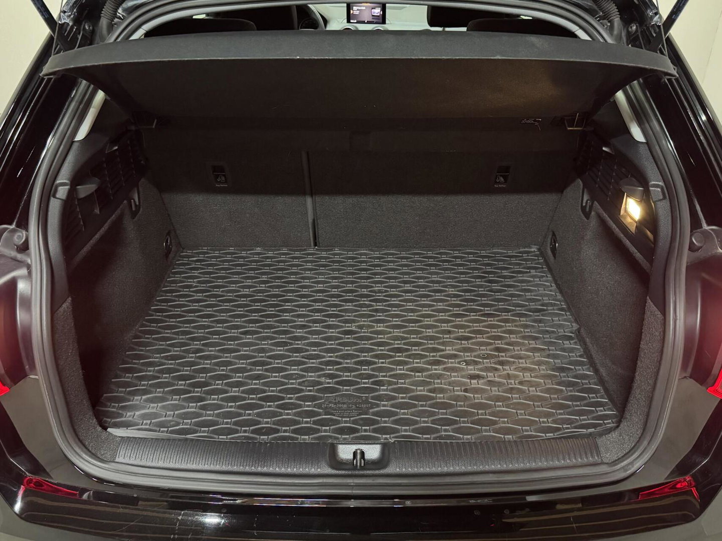 Audi Q2 TFSI 19” S-Line Navi Cruise CarPlay PDC NAP