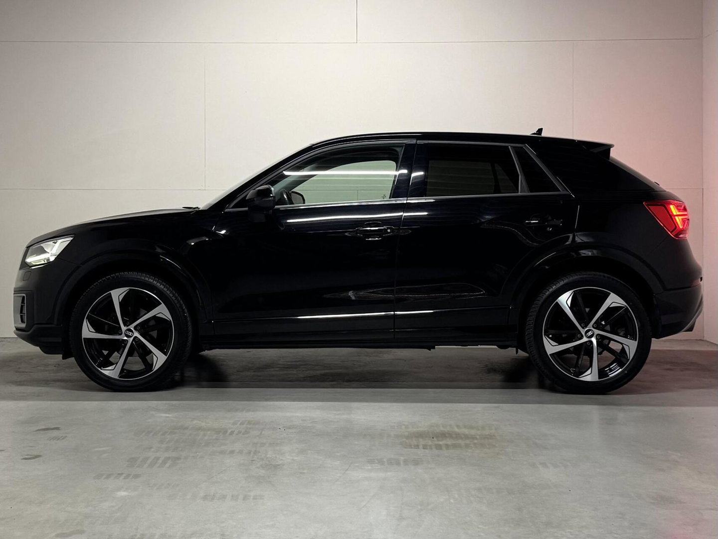 Audi Q2 TFSI 19” S-Line Navi Cruise CarPlay PDC NAP