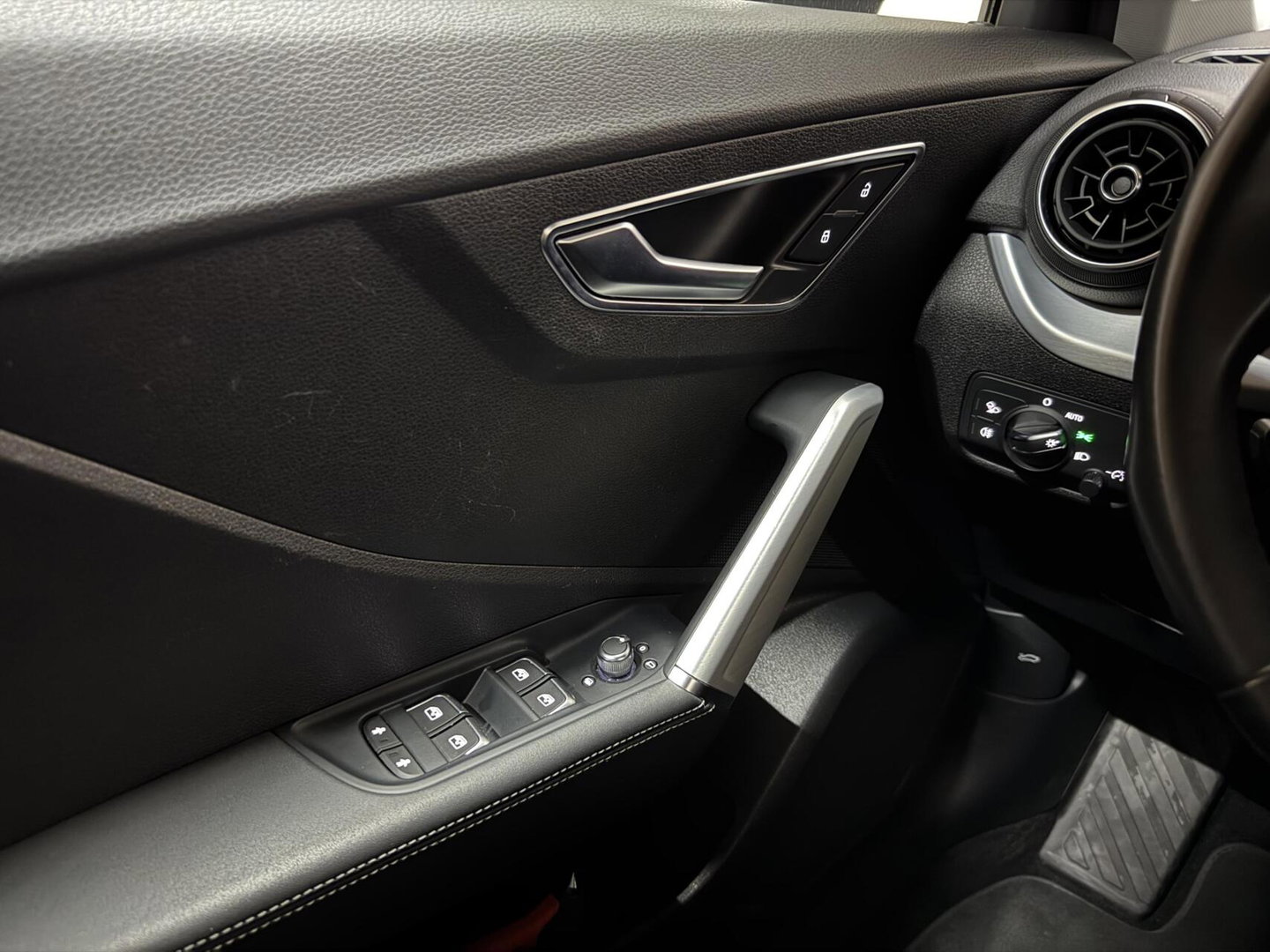 Audi Q2 TFSI 19” S-Line Navi Cruise CarPlay PDC NAP