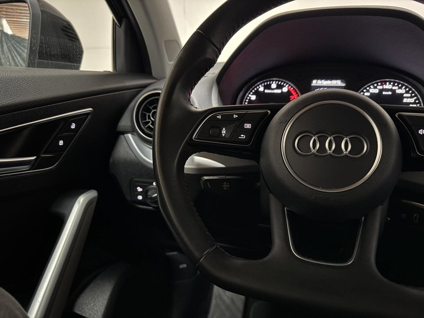 Audi Q2 TFSI 19” S-Line Navi Cruise CarPlay PDC NAP