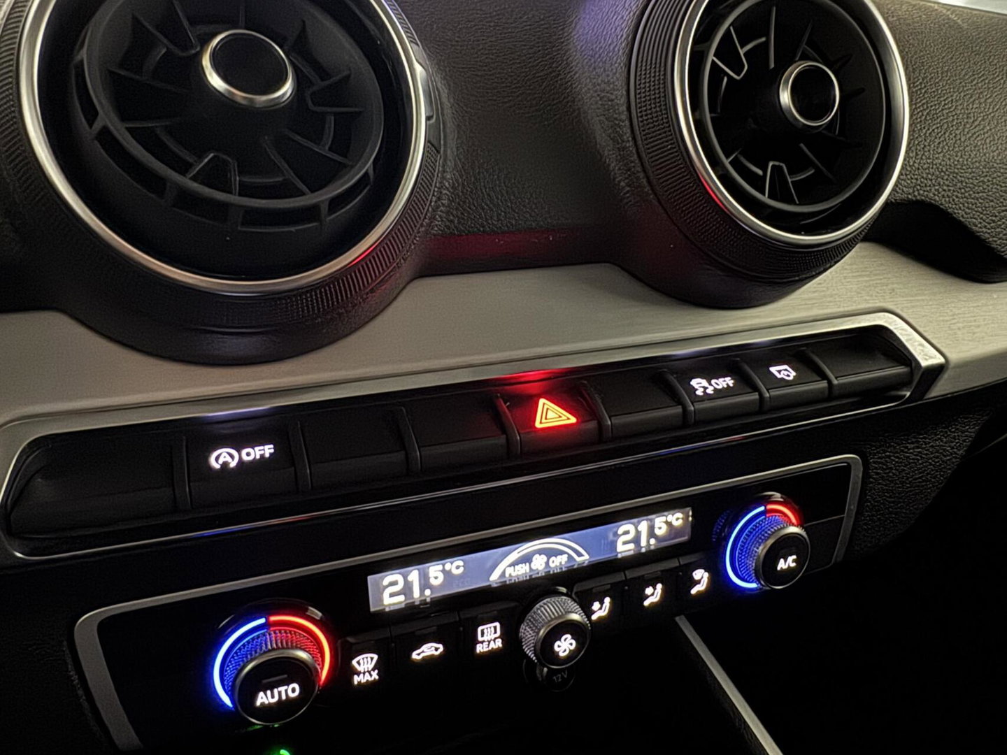 Audi Q2 TFSI 19” S-Line Navi Cruise CarPlay PDC NAP