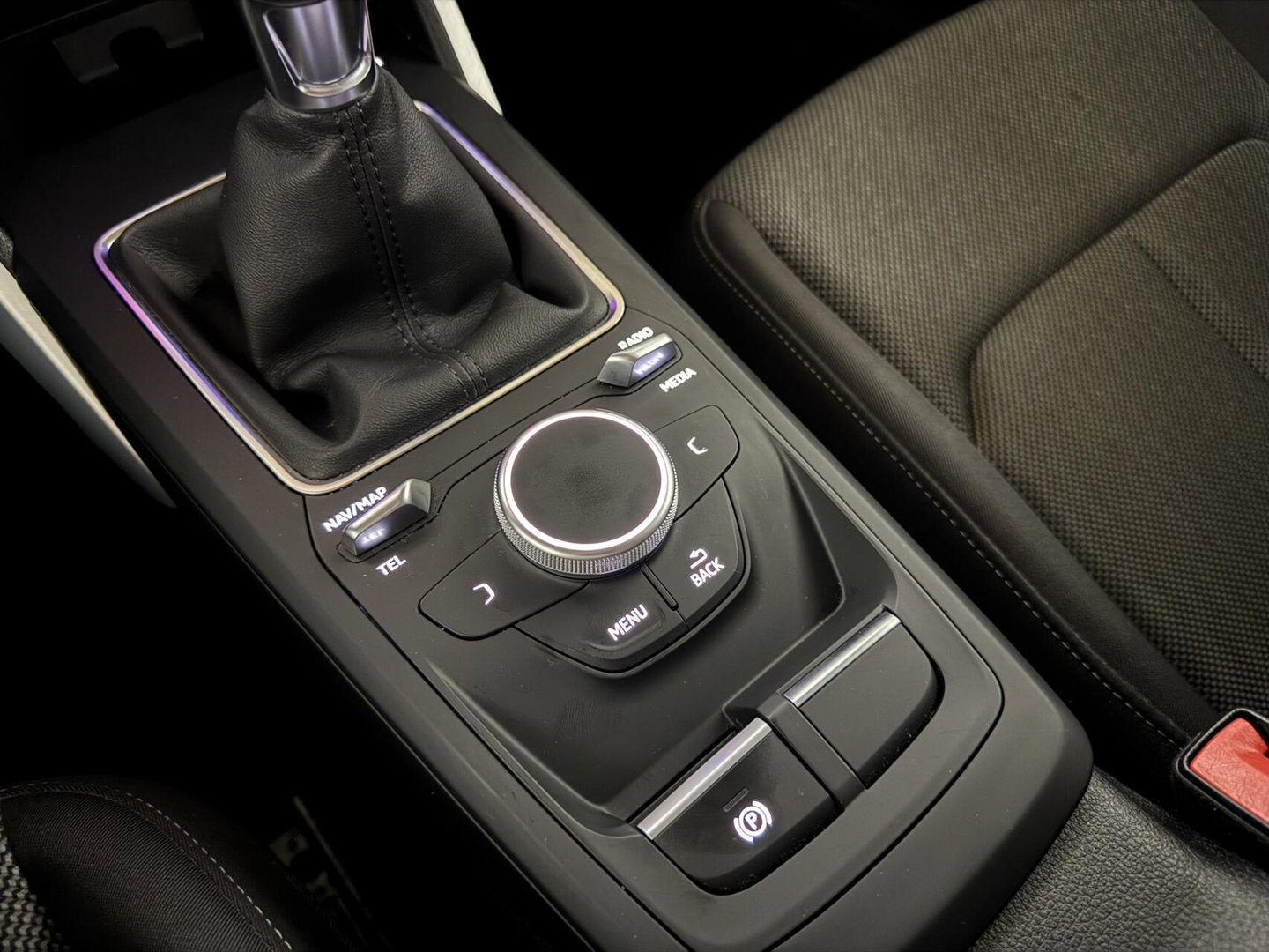 Audi Q2 TFSI 19” S-Line Navi Cruise CarPlay PDC NAP