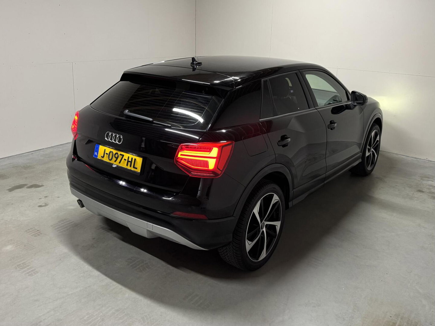 Audi Q2 TFSI 19” S-Line Navi Cruise CarPlay PDC NAP