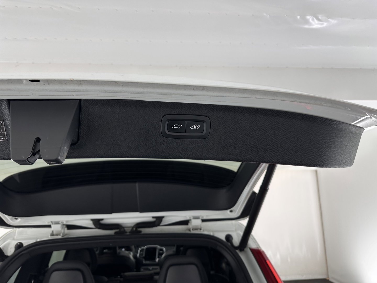 Volvo XC90 2.0 T8 Recharge AWD R-Design Black Pack [ 7-Pers. ] Aut. *PANO | LEATHER-ALCANTARA | FULL-LED | MEMORY-PACK | BOWERS&WILKINS | BLINDSPOT | KEYLESS | DIGI-COCKPIT | NAVI-FULLMAP | PRIVACYGLASS | HEATED-SPORTSEATS | TOWBAR | 22''ALU*