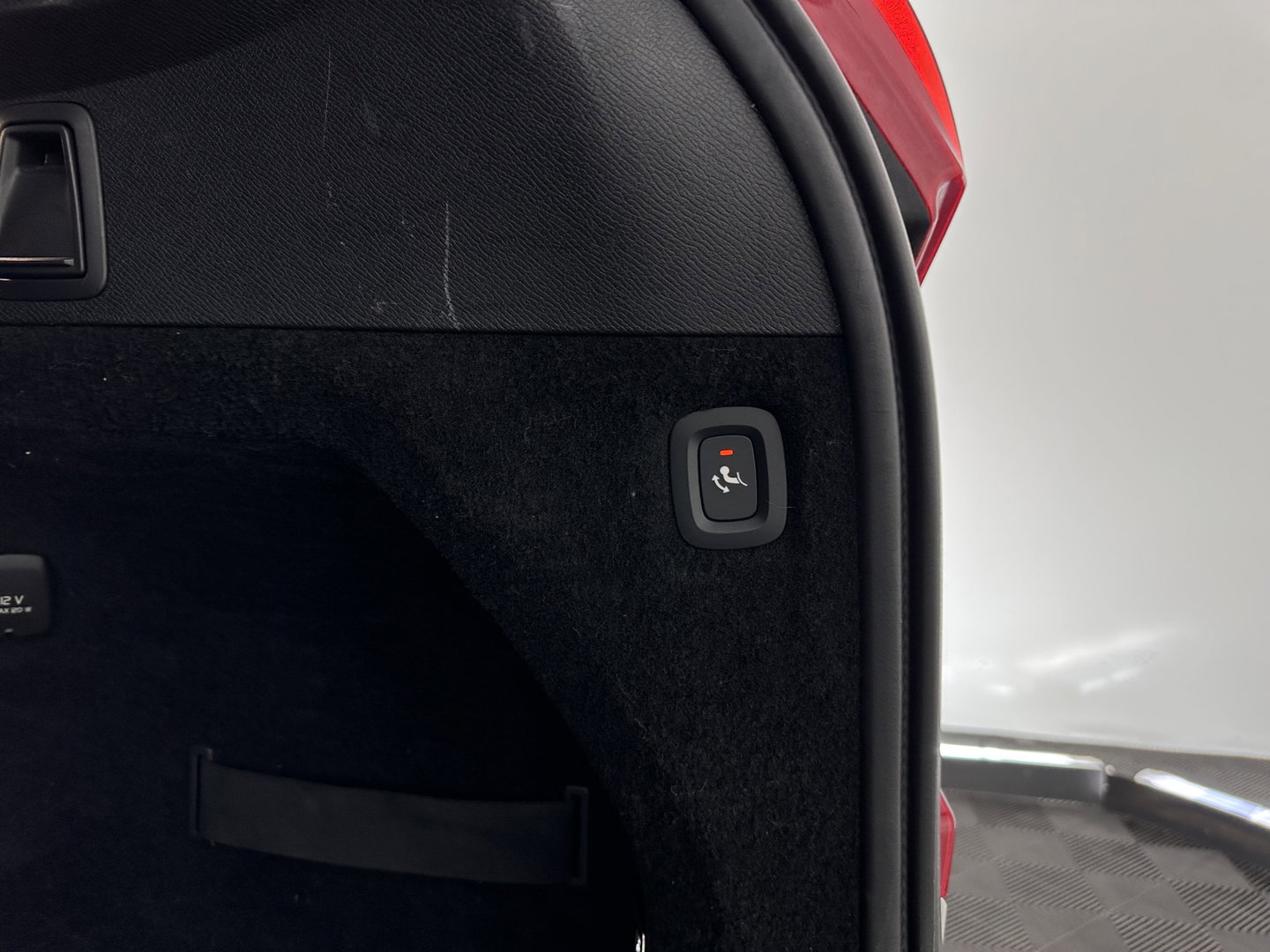 Volvo XC90 2.0 T8 Recharge AWD R-Design Black Pack [ 7-Pers. ] Aut. *PANO | LEATHER-ALCANTARA | FULL-LED | MEMORY-PACK | BOWERS&WILKINS | BLINDSPOT | KEYLESS | DIGI-COCKPIT | NAVI-FULLMAP | PRIVACYGLASS | HEATED-SPORTSEATS | TOWBAR | 22''ALU*