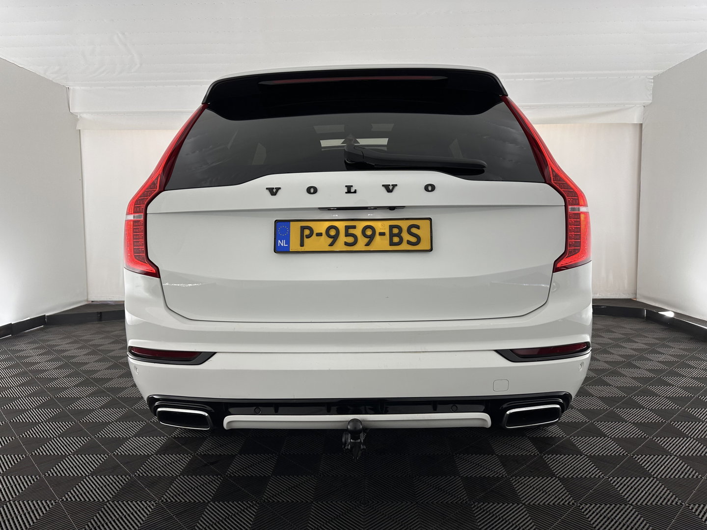 Volvo XC90 2.0 T8 Recharge AWD R-Design Black Pack [ 7-Pers. ] Aut. *PANO | LEATHER-ALCANTARA | FULL-LED | MEMORY-PACK | BOWERS&WILKINS | BLINDSPOT | KEYLESS | DIGI-COCKPIT | NAVI-FULLMAP | PRIVACYGLASS | HEATED-SPORTSEATS | TOWBAR | 22''ALU*