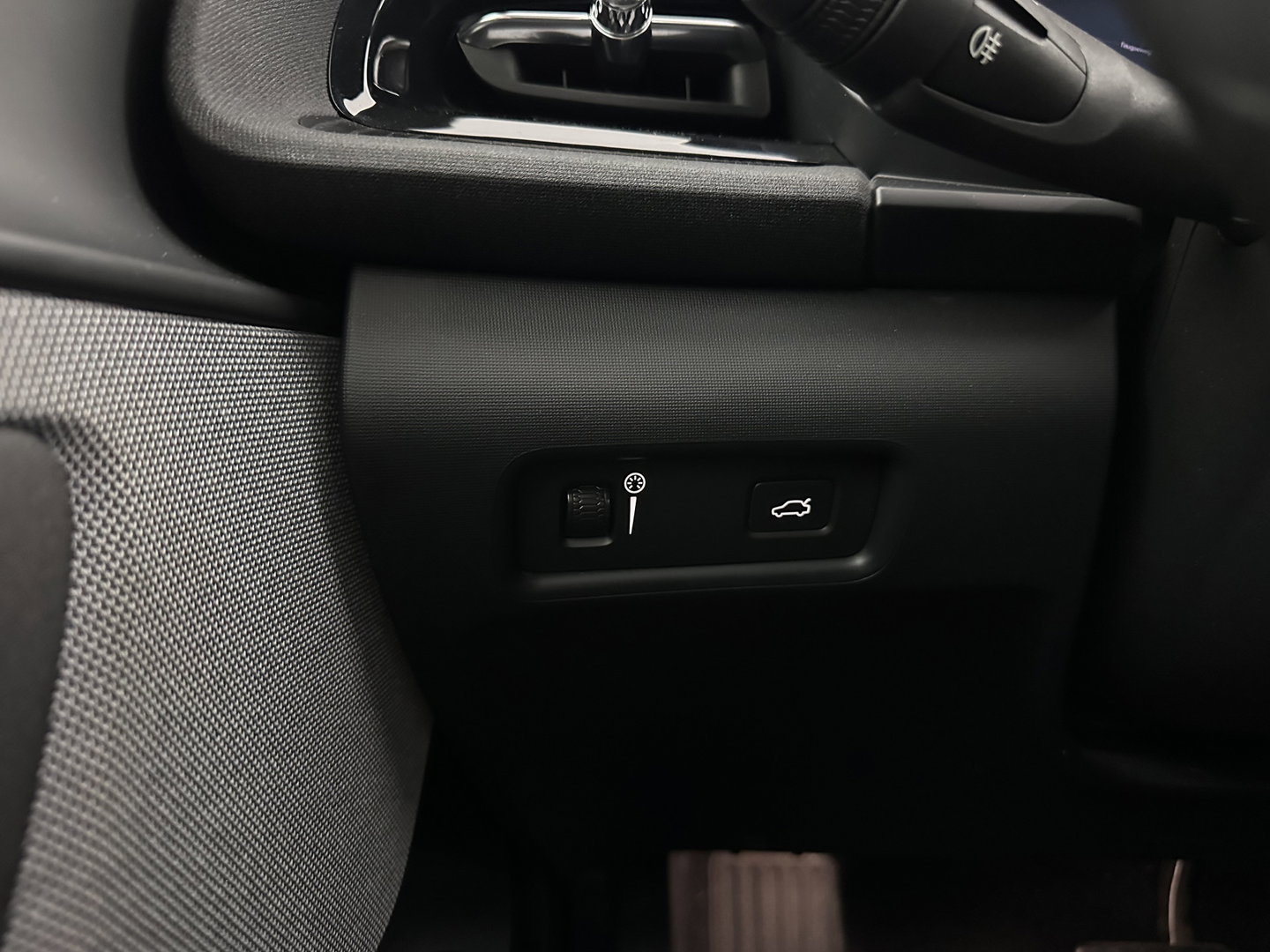 Polestar 2 Long Range Dual Motor Launch Edition 78kWh [ 3-Fase ] {SOH-92%} (INCL-BTW) Aut. *PANO | NAVI-FULLMAP | FULL-LED | ADAPTIVE-CRUISE | BLINDSPOT | TOPVIEW | KEYLESS | LANE-ASSIST | DIGI-COCKPIT | CARPLAY | DAB+ | HEATED-SPORTSEATS | CAMERA | MEMORY-PACK | 20