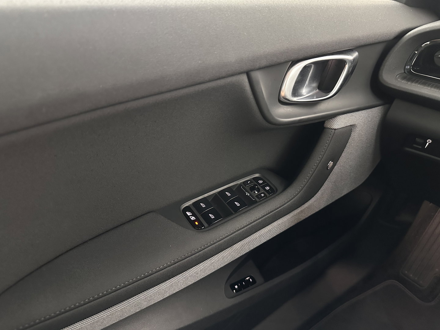 Polestar 2 Long Range Dual Motor Launch Edition 78kWh [ 3-Fase ] {SOH-92%} (INCL-BTW) Aut. *PANO | NAVI-FULLMAP | FULL-LED | ADAPTIVE-CRUISE | BLINDSPOT | TOPVIEW | KEYLESS | LANE-ASSIST | DIGI-COCKPIT | CARPLAY | DAB+ | HEATED-SPORTSEATS | CAMERA | MEMORY-PACK | 20