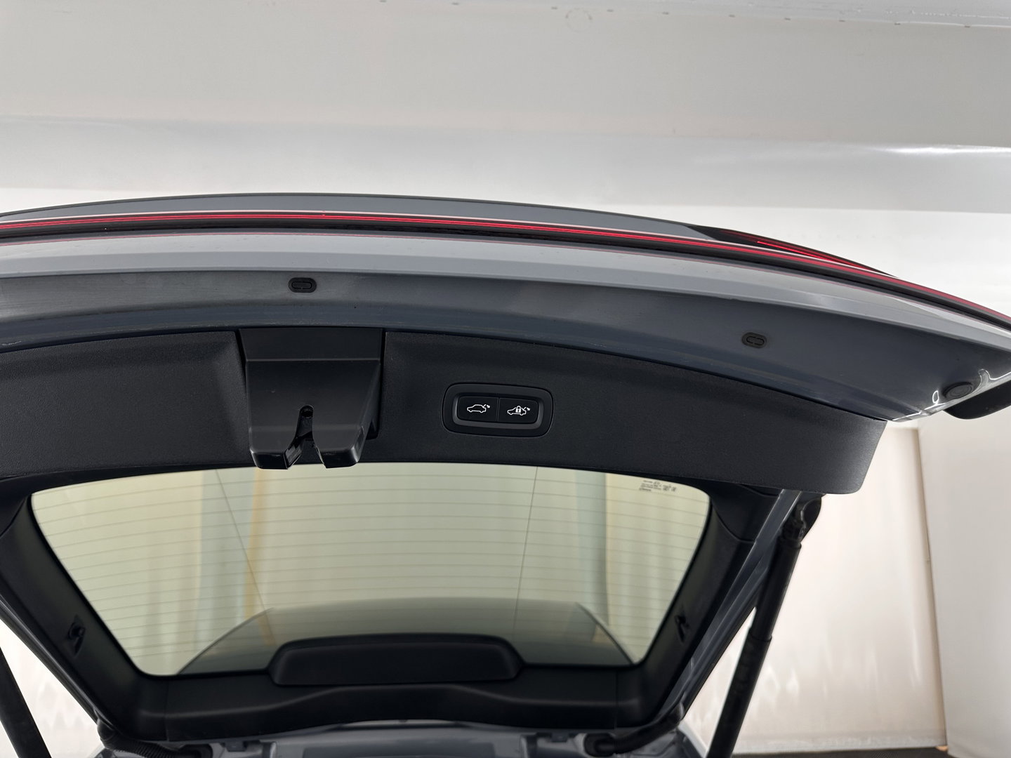 Polestar 2 Long Range Dual Motor Launch Edition 78kWh [ 3-Fase ] {SOH-92%} (INCL-BTW) Aut. *PANO | NAVI-FULLMAP | FULL-LED | ADAPTIVE-CRUISE | BLINDSPOT | TOPVIEW | KEYLESS | LANE-ASSIST | DIGI-COCKPIT | CARPLAY | DAB+ | HEATED-SPORTSEATS | CAMERA | MEMORY-PACK | 20