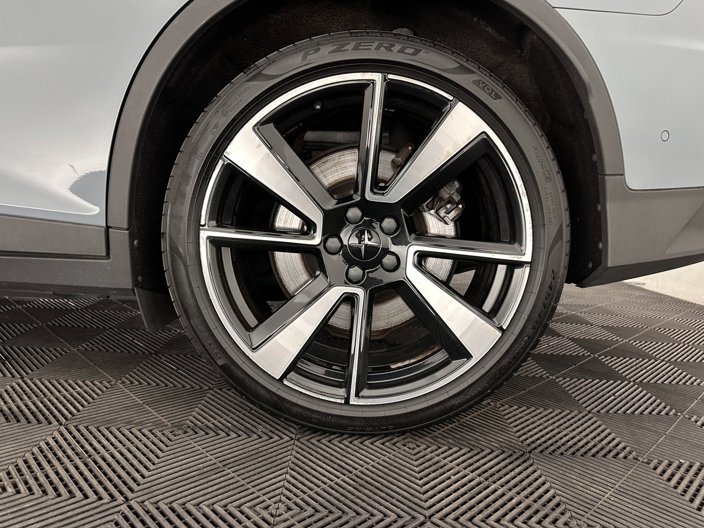 Polestar 2 Long Range Dual Motor Launch Edition 78kWh [ 3-Fase ] {SOH-92%} (INCL-BTW) Aut. *PANO | NAVI-FULLMAP | FULL-LED | ADAPTIVE-CRUISE | BLINDSPOT | TOPVIEW | KEYLESS | LANE-ASSIST | DIGI-COCKPIT | CARPLAY | DAB+ | HEATED-SPORTSEATS | CAMERA | MEMORY-PACK | 20