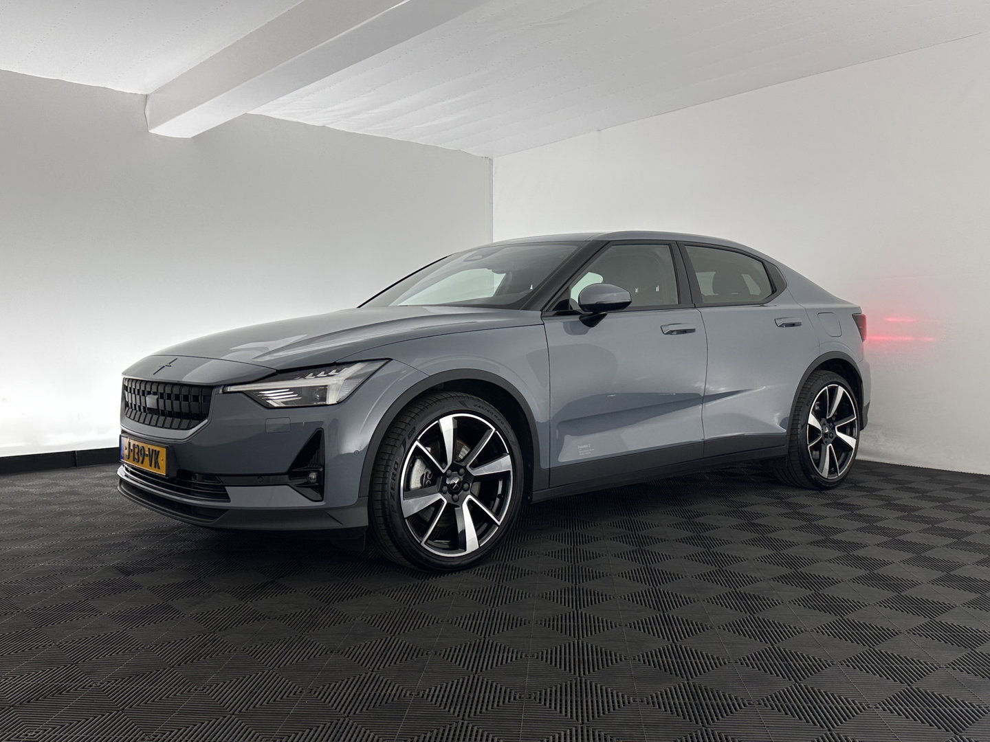 Polestar 2 Long Range Dual Motor Launch Edition 78kWh [ 3-Fase ] {SOH-92%} (INCL-BTW) Aut. *PANO | NAVI-FULLMAP | FULL-LED | ADAPTIVE-CRUISE | BLINDSPOT | TOPVIEW | KEYLESS | LANE-ASSIST | DIGI-COCKPIT | CARPLAY | DAB+ | HEATED-SPORTSEATS | CAMERA | MEMORY-PACK | 20