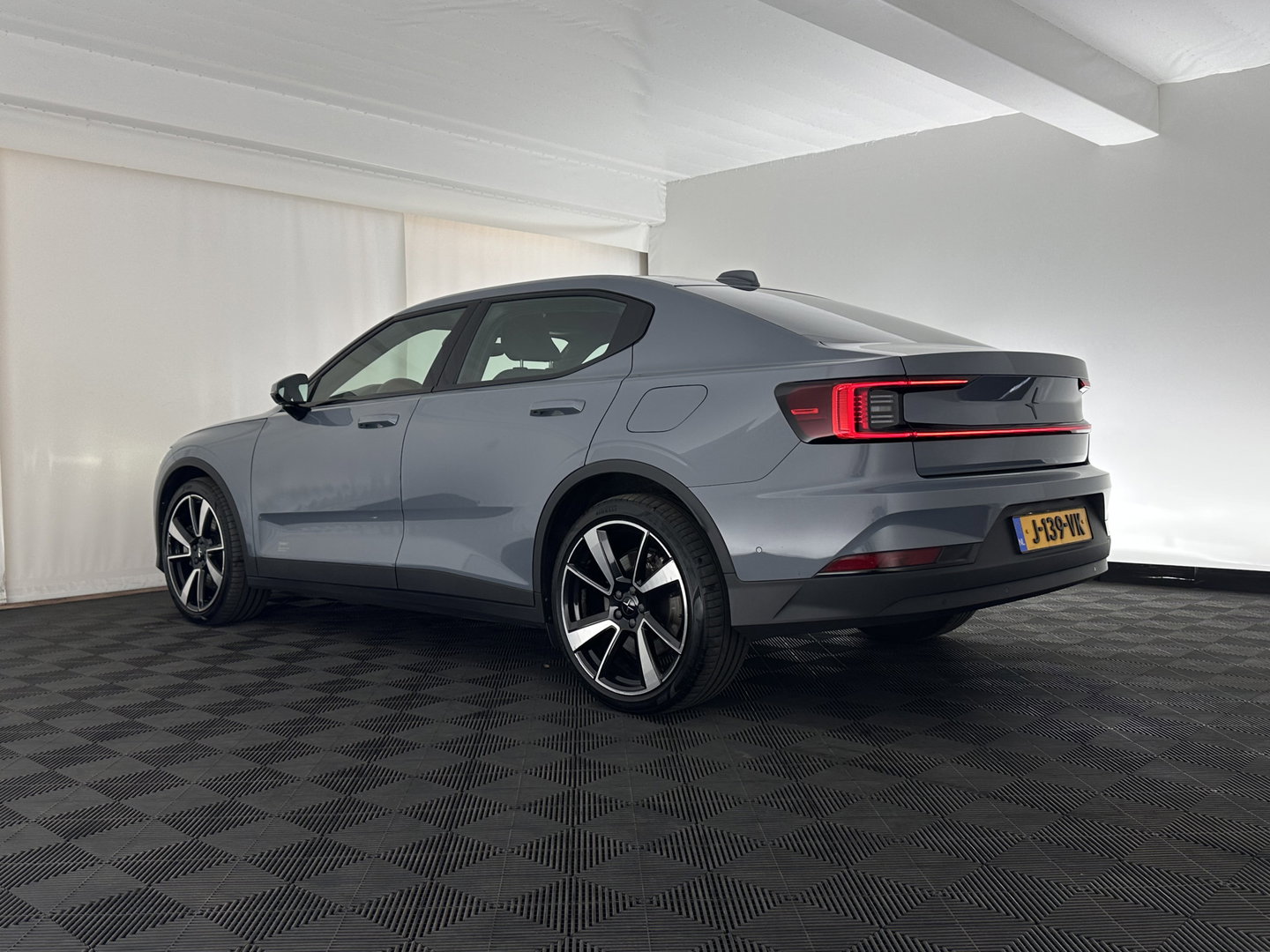 Polestar 2 Long Range Dual Motor Launch Edition 78kWh [ 3-Fase ] {SOH-92%} (INCL-BTW) Aut. *PANO | NAVI-FULLMAP | FULL-LED | ADAPTIVE-CRUISE | BLINDSPOT | TOPVIEW | KEYLESS | LANE-ASSIST | DIGI-COCKPIT | CARPLAY | DAB+ | HEATED-SPORTSEATS | CAMERA | MEMORY-PACK | 20