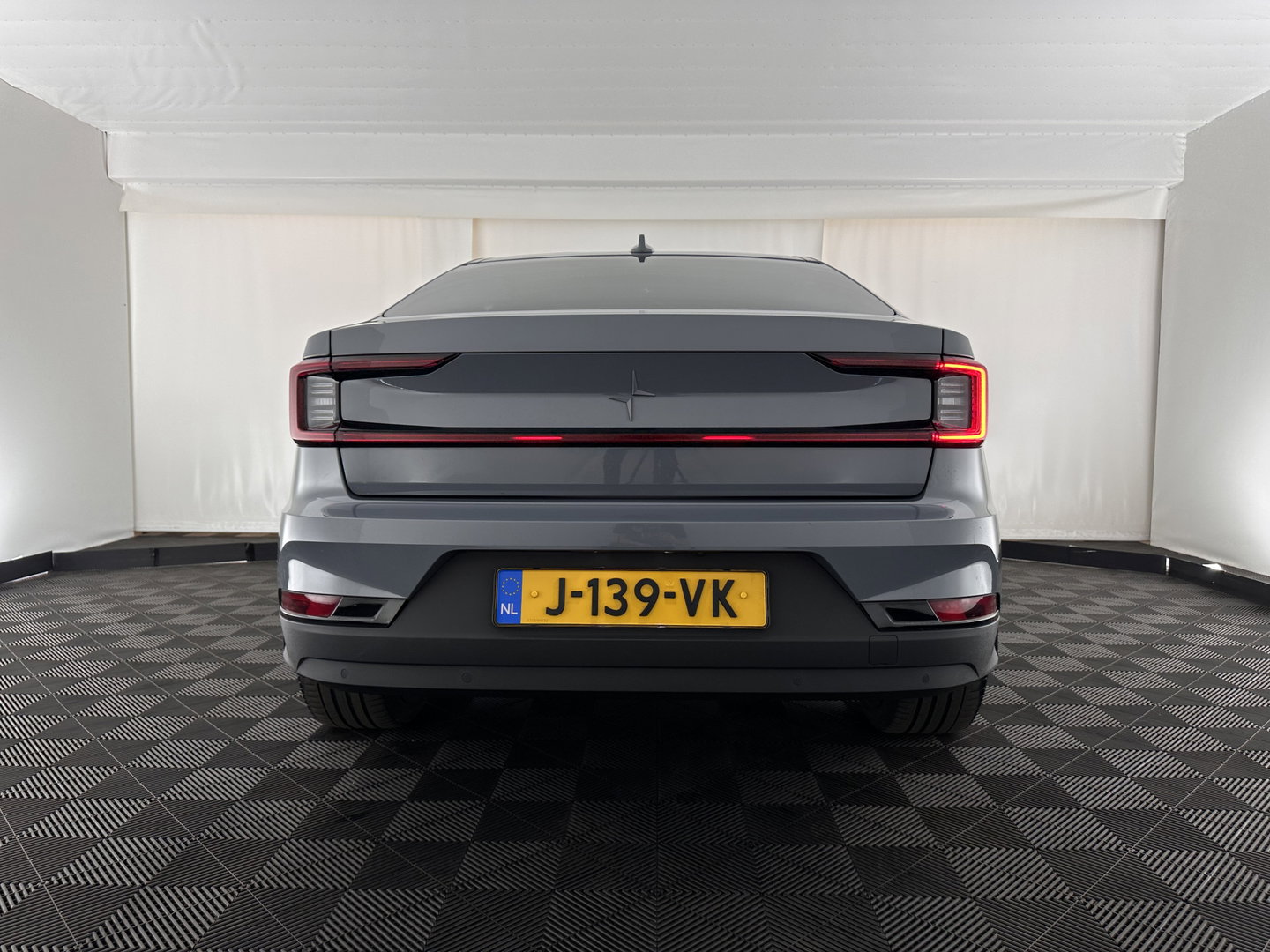 Polestar 2 Long Range Dual Motor Launch Edition 78kWh [ 3-Fase ] {SOH-92%} (INCL-BTW) Aut. *PANO | NAVI-FULLMAP | FULL-LED | ADAPTIVE-CRUISE | BLINDSPOT | TOPVIEW | KEYLESS | LANE-ASSIST | DIGI-COCKPIT | CARPLAY | DAB+ | HEATED-SPORTSEATS | CAMERA | MEMORY-PACK | 20