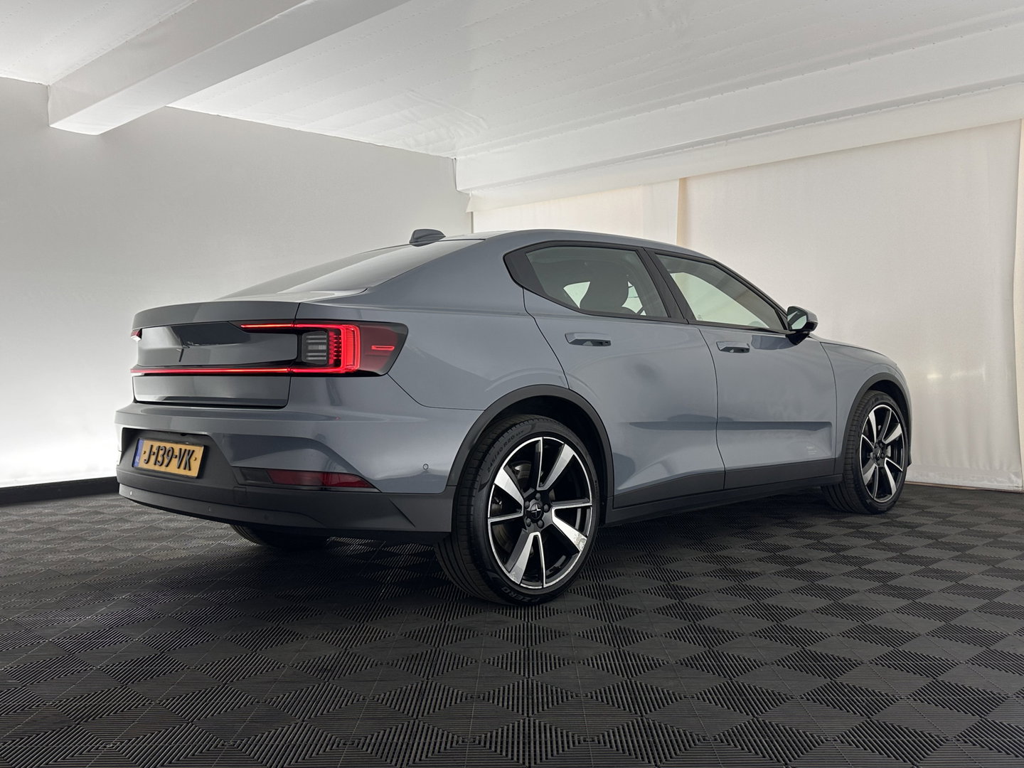 Polestar 2 Long Range Dual Motor Launch Edition 78kWh [ 3-Fase ] {SOH-92%} (INCL-BTW) Aut. *PANO | NAVI-FULLMAP | FULL-LED | ADAPTIVE-CRUISE | BLINDSPOT | TOPVIEW | KEYLESS | LANE-ASSIST | DIGI-COCKPIT | CARPLAY | DAB+ | HEATED-SPORTSEATS | CAMERA | MEMORY-PACK | 20