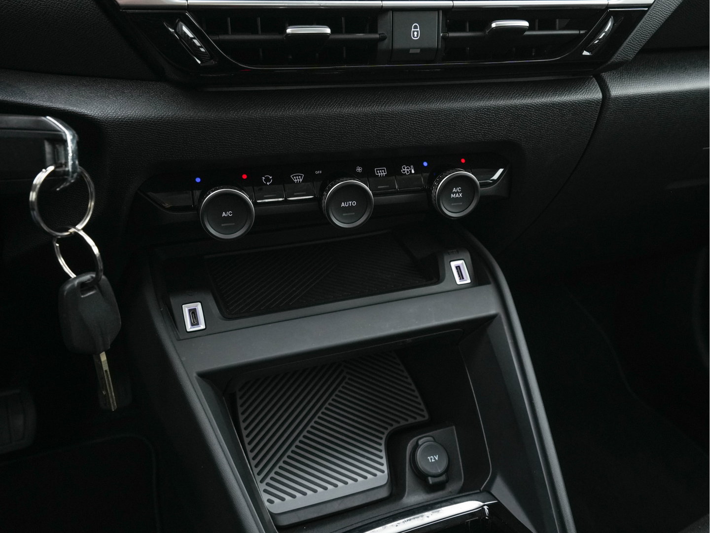 Citroën Ë-C4 Live 50 kWh [ 3-Fase-11kW] {SOH-88%} (INCL-BTW) Aut. *DIGI-COCKPIT | COMFORT-SEATS | DAB | ECC | PDC | CRUISE*