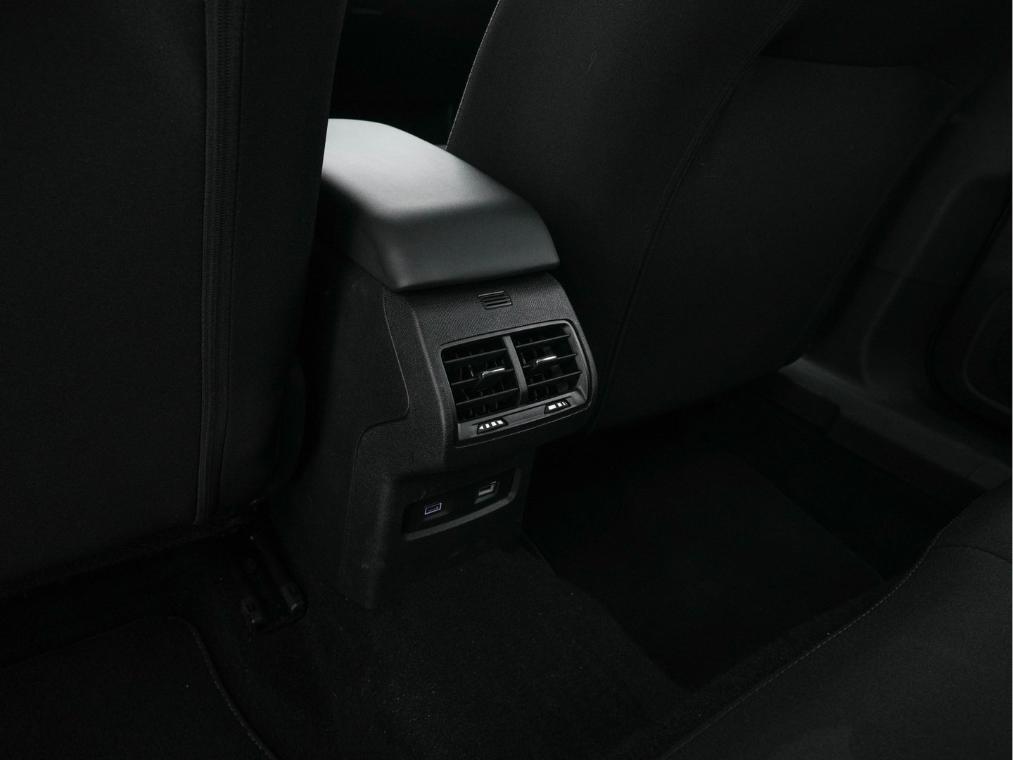 Citroën Ë-C4 Live 50 kWh [ 3-Fase-11kW] {SOH-88%} (INCL-BTW) Aut. *DIGI-COCKPIT | COMFORT-SEATS | DAB | ECC | PDC | CRUISE*