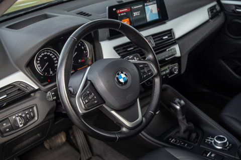BMW X1 xDrive25e Executive BLACK LINE / CAMERA / CARPLAY / HEAD UP DISPLAY / LEDER / LED / CRUISE CONTROLE / STOELVERWARMING