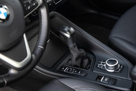 BMW X1 xDrive25e Executive BLACK LINE / CAMERA / CARPLAY / HEAD UP DISPLAY / LEDER / LED / CRUISE CONTROLE / STOELVERWARMING