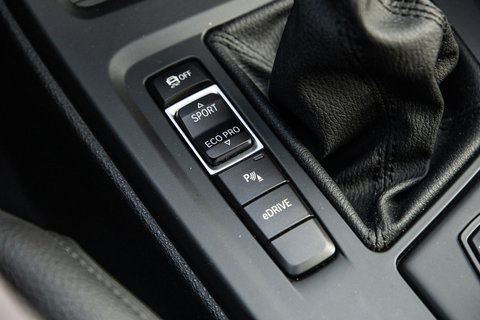 BMW X1 xDrive25e Executive BLACK LINE / CAMERA / CARPLAY / HEAD UP DISPLAY / LEDER / LED / CRUISE CONTROLE / STOELVERWARMING