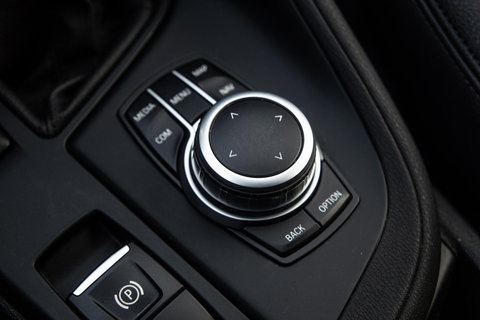 BMW X1 xDrive25e Executive BLACK LINE / CAMERA / CARPLAY / HEAD UP DISPLAY / LEDER / LED / CRUISE CONTROLE / STOELVERWARMING