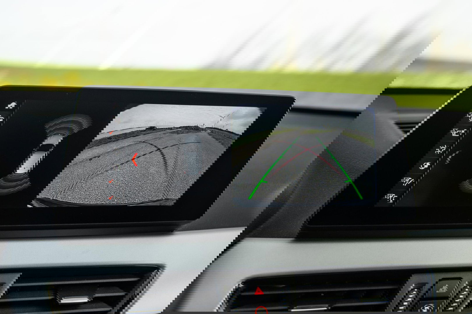 BMW X1 xDrive25e Executive BLACK LINE / CAMERA / CARPLAY / HEAD UP DISPLAY / LEDER / LED / CRUISE CONTROLE / STOELVERWARMING