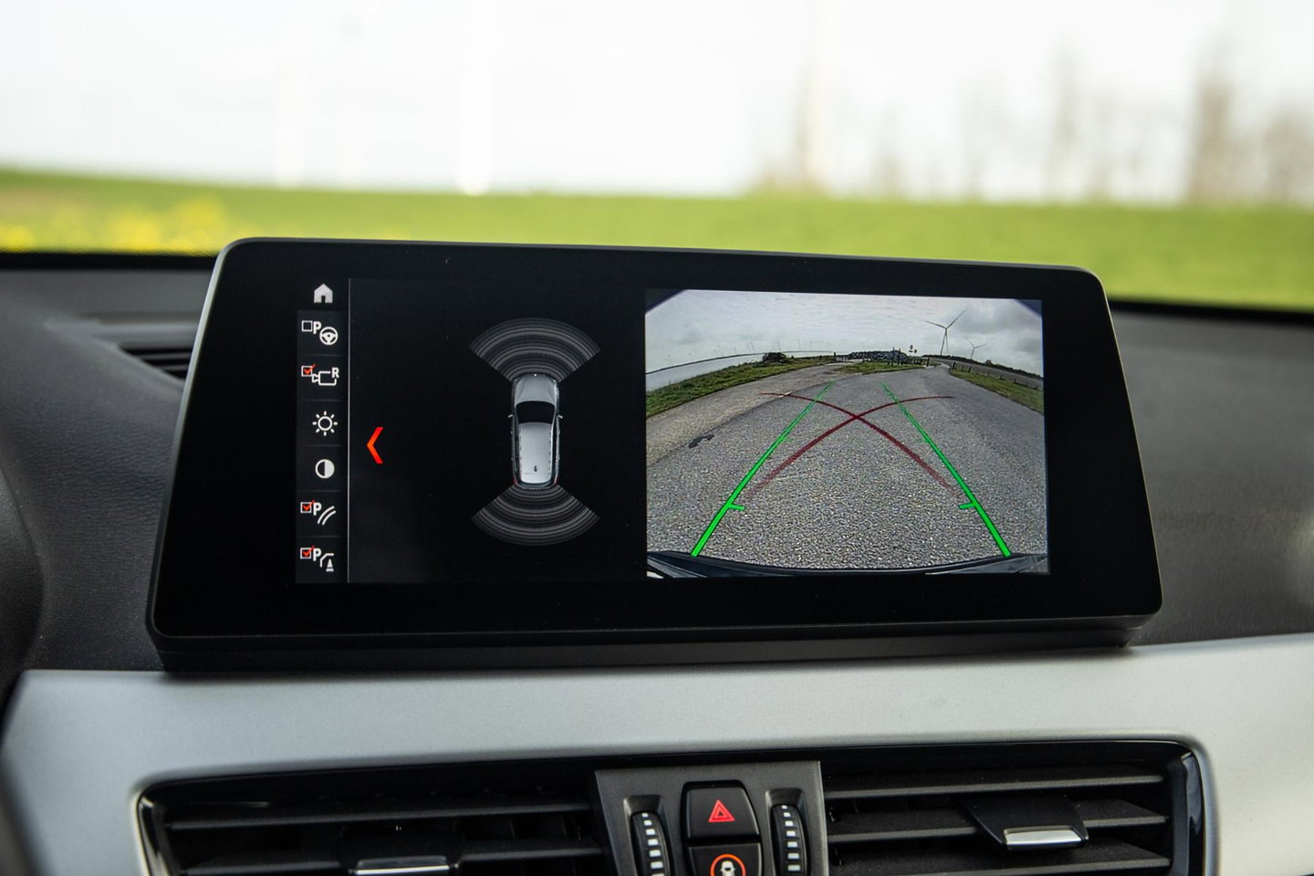 BMW X1 xDrive25e Executive BLACK LINE / CAMERA / CARPLAY / HEAD UP DISPLAY / LEDER / LED / CRUISE CONTROLE / STOELVERWARMING