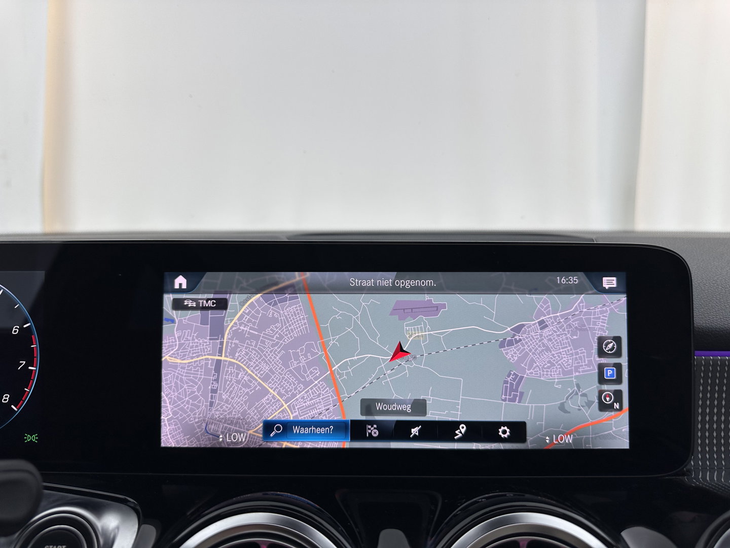 Mercedes-Benz GLB 180 Business Solution (INCL-BTW) *PANO | ADAPTIVE-CRUISE | LEATHER | FULL-LED | BLINDSPOT | MEMORY-PACK | AMBIENTLIGHT | HEATED-SPORTSEATS | WIDESCREEN-DIGICOCKPIT | DAB+ | NAVI-FULLMAP | CAMERA | PRIVACYGLASS |