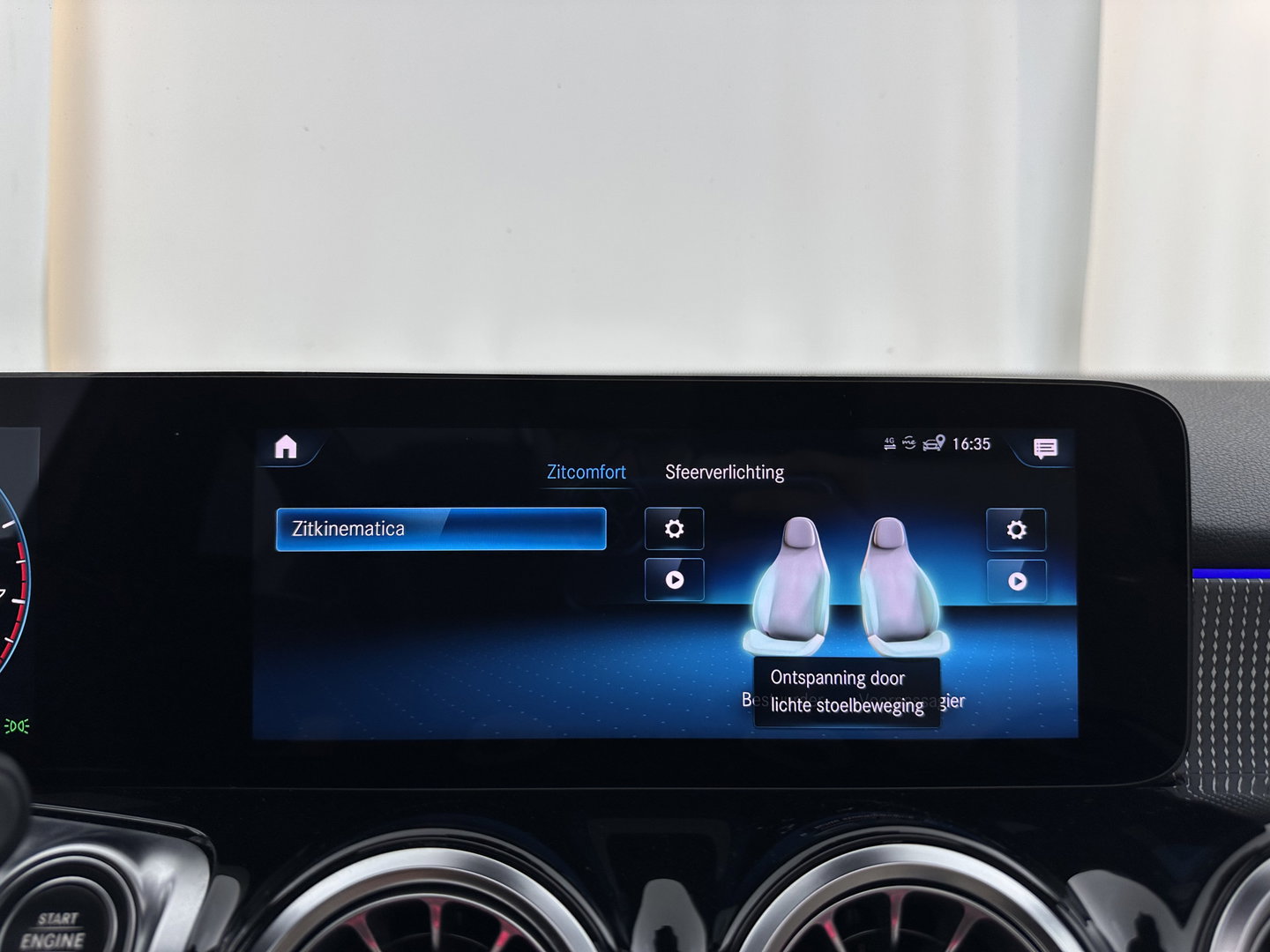 Mercedes-Benz GLB 180 Business Solution (INCL-BTW) *PANO | ADAPTIVE-CRUISE | LEATHER | FULL-LED | BLINDSPOT | MEMORY-PACK | AMBIENTLIGHT | HEATED-SPORTSEATS | WIDESCREEN-DIGICOCKPIT | DAB+ | NAVI-FULLMAP | CAMERA | PRIVACYGLASS |