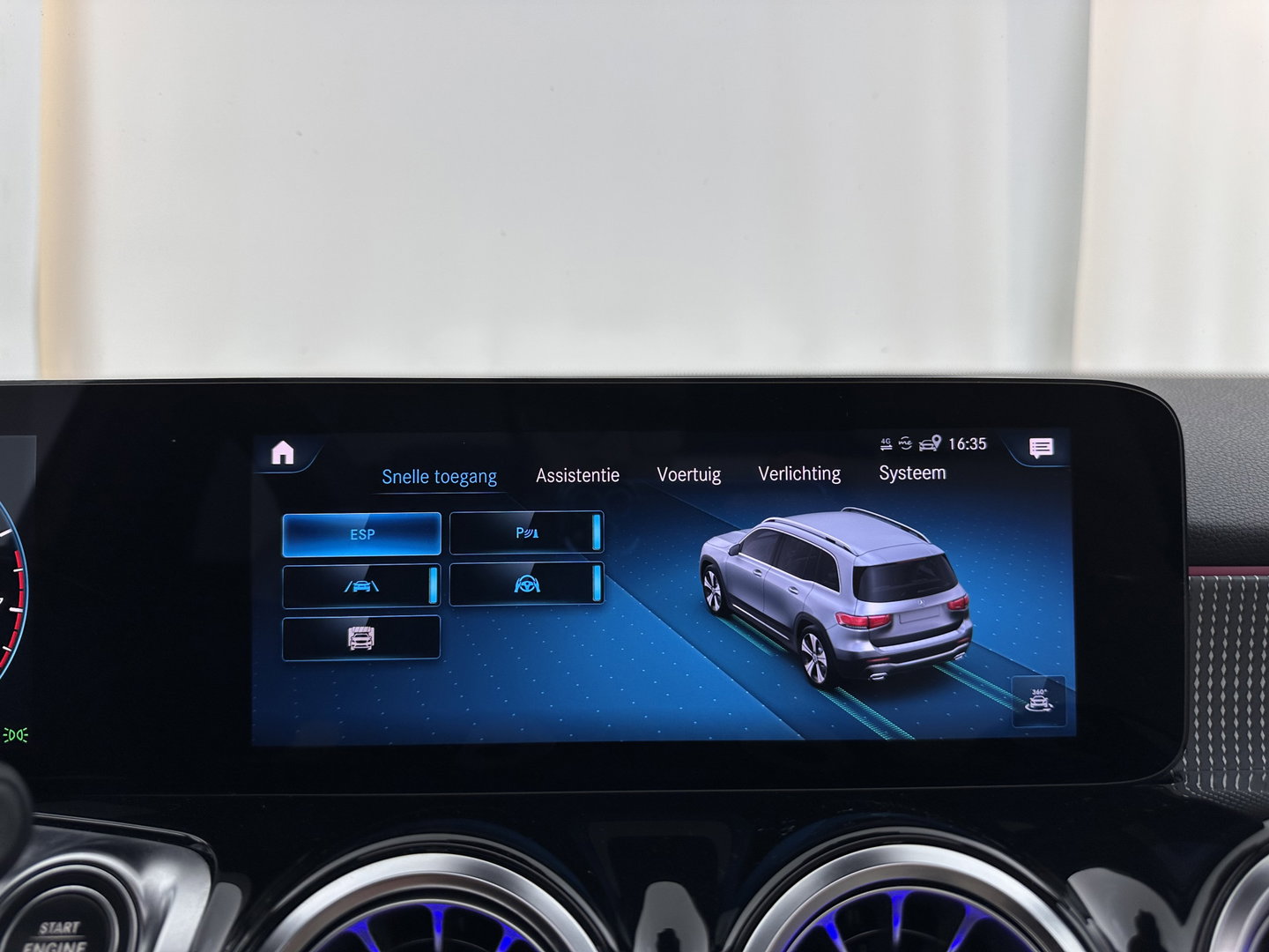 Mercedes-Benz GLB 180 Business Solution (INCL-BTW) *PANO | ADAPTIVE-CRUISE | LEATHER | FULL-LED | BLINDSPOT | MEMORY-PACK | AMBIENTLIGHT | HEATED-SPORTSEATS | WIDESCREEN-DIGICOCKPIT | DAB+ | NAVI-FULLMAP | CAMERA | PRIVACYGLASS |