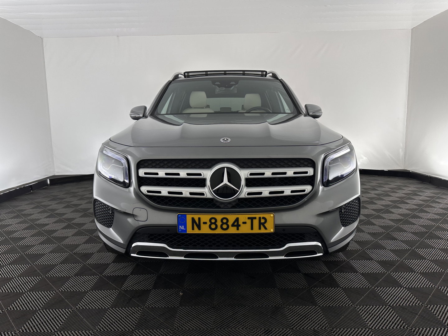 Mercedes-Benz GLB 180 Business Solution (INCL-BTW) *PANO | ADAPTIVE-CRUISE | LEATHER | FULL-LED | BLINDSPOT | MEMORY-PACK | AMBIENTLIGHT | HEATED-SPORTSEATS | WIDESCREEN-DIGICOCKPIT | DAB+ | NAVI-FULLMAP | CAMERA | PRIVACYGLASS |