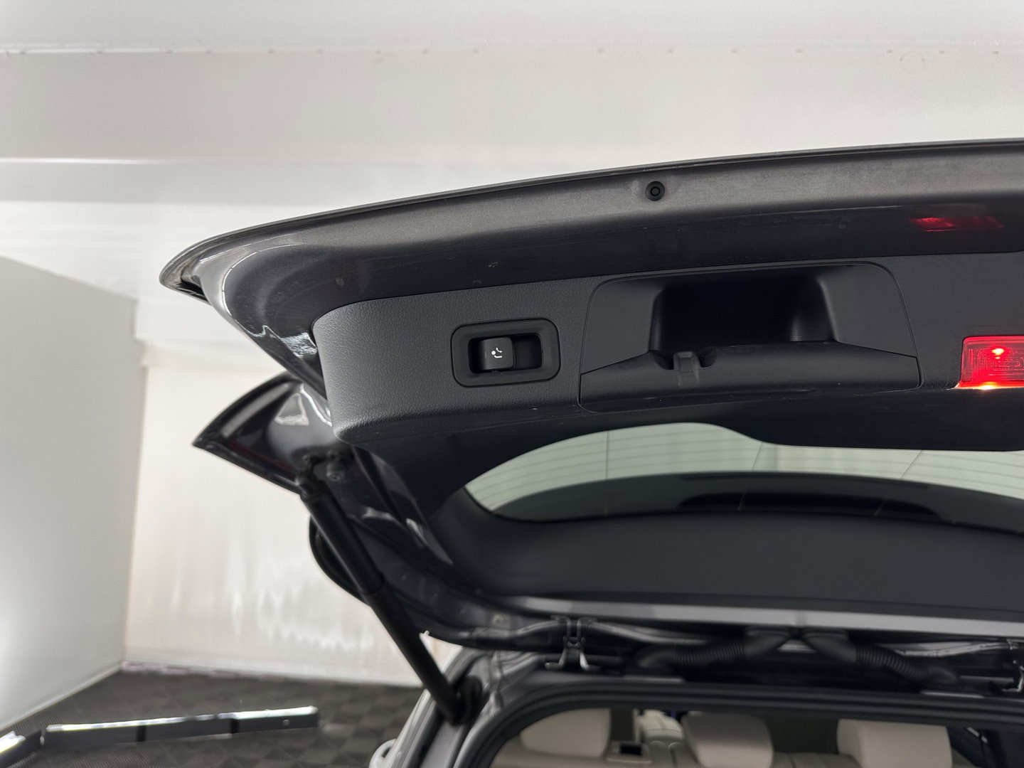 Mercedes-Benz GLB 180 Business Solution (INCL-BTW) *PANO | ADAPTIVE-CRUISE | LEATHER | FULL-LED | BLINDSPOT | MEMORY-PACK | AMBIENTLIGHT | HEATED-SPORTSEATS | WIDESCREEN-DIGICOCKPIT | DAB+ | NAVI-FULLMAP | CAMERA | PRIVACYGLASS |