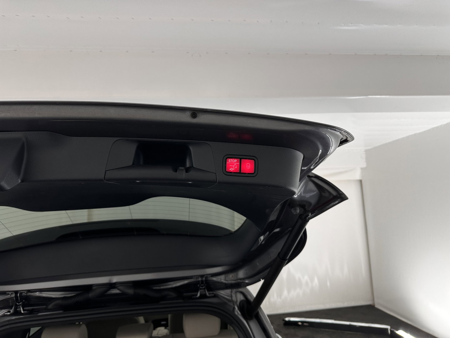 Mercedes-Benz GLB 180 Business Solution (INCL-BTW) *PANO | ADAPTIVE-CRUISE | LEATHER | FULL-LED | BLINDSPOT | MEMORY-PACK | AMBIENTLIGHT | HEATED-SPORTSEATS | WIDESCREEN-DIGICOCKPIT | DAB+ | NAVI-FULLMAP | CAMERA | PRIVACYGLASS |