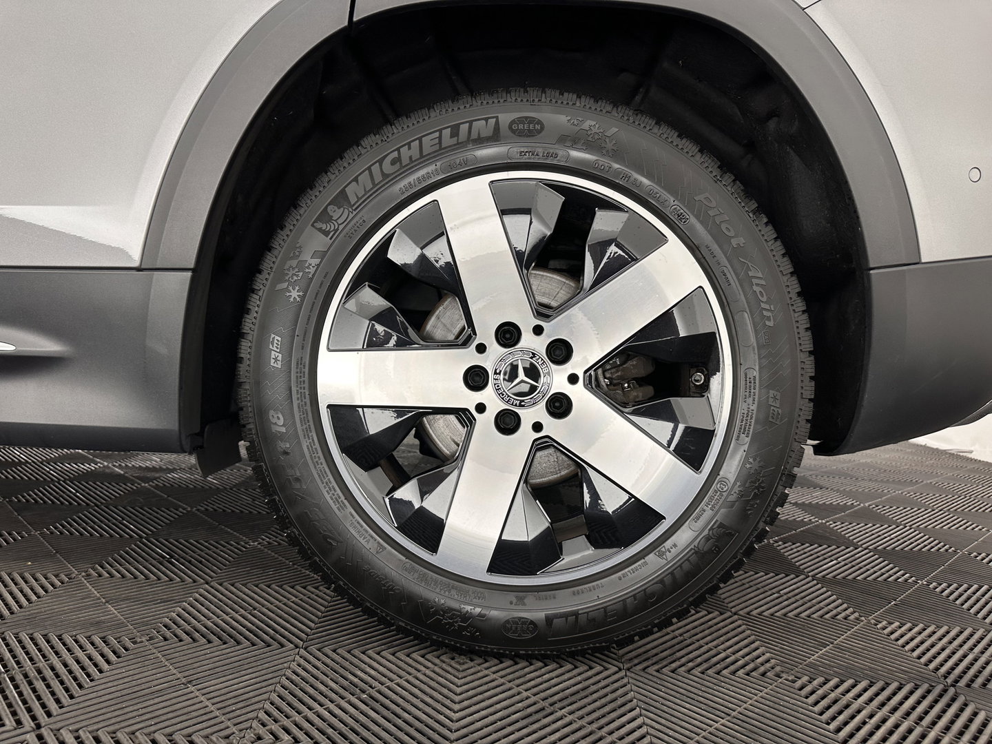 Mercedes-Benz GLB 180 Business Solution (INCL-BTW) *PANO | ADAPTIVE-CRUISE | LEATHER | FULL-LED | BLINDSPOT | MEMORY-PACK | AMBIENTLIGHT | HEATED-SPORTSEATS | WIDESCREEN-DIGICOCKPIT | DAB+ | NAVI-FULLMAP | CAMERA | PRIVACYGLASS |