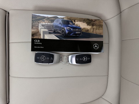 Mercedes-Benz GLB 180 Business Solution (INCL-BTW) *PANO | ADAPTIVE-CRUISE | LEATHER | FULL-LED | BLINDSPOT | MEMORY-PACK | AMBIENTLIGHT | HEATED-SPORTSEATS | WIDESCREEN-DIGICOCKPIT | DAB+ | NAVI-FULLMAP | CAMERA | PRIVACYGLASS |