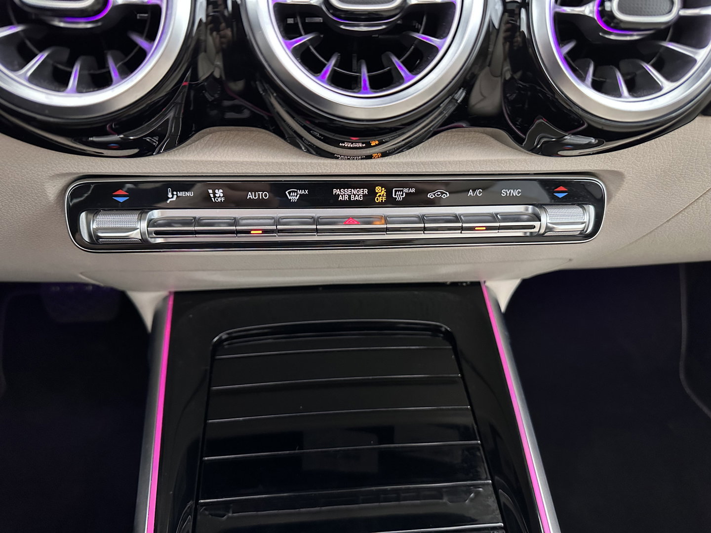 Mercedes-Benz GLB 180 Business Solution (INCL-BTW) *PANO | ADAPTIVE-CRUISE | LEATHER | FULL-LED | BLINDSPOT | MEMORY-PACK | AMBIENTLIGHT | HEATED-SPORTSEATS | WIDESCREEN-DIGICOCKPIT | DAB+ | NAVI-FULLMAP | CAMERA | PRIVACYGLASS |