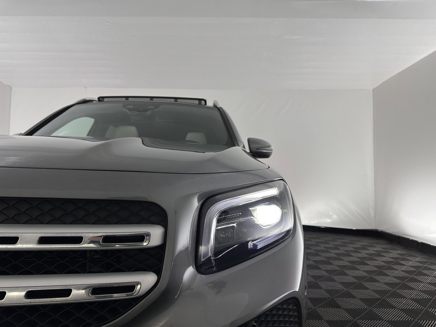 Mercedes-Benz GLB 180 Business Solution (INCL-BTW) *PANO | ADAPTIVE-CRUISE | LEATHER | FULL-LED | BLINDSPOT | MEMORY-PACK | AMBIENTLIGHT | HEATED-SPORTSEATS | WIDESCREEN-DIGICOCKPIT | DAB+ | NAVI-FULLMAP | CAMERA | PRIVACYGLASS |