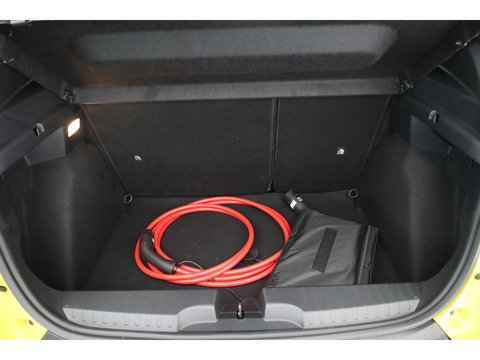 Fiat Grande Panda La Prima 11 kW 44 kWh | Winter Pack | Camera | Apple CarPlay & Android Auto | Cruise | Navi | DAB