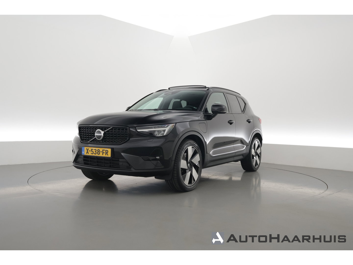 Volvo XC40 1.5 T5 Plug-in hybrid Plus Dark | SOH 91.4% | Pano | Elek. Trekhaak | Harman Kardon | Stoel-Stuurverw. | Camera | Memory