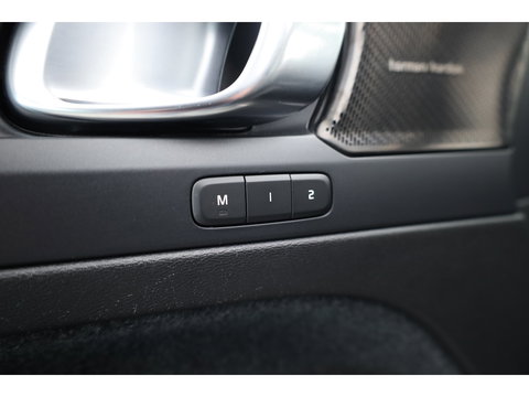 Volvo XC40 1.5 T5 Plug-in hybrid Plus Dark | SOH 91.4% | Pano | Elek. Trekhaak | Harman Kardon | Stoel-Stuurverw. | Camera | Memory