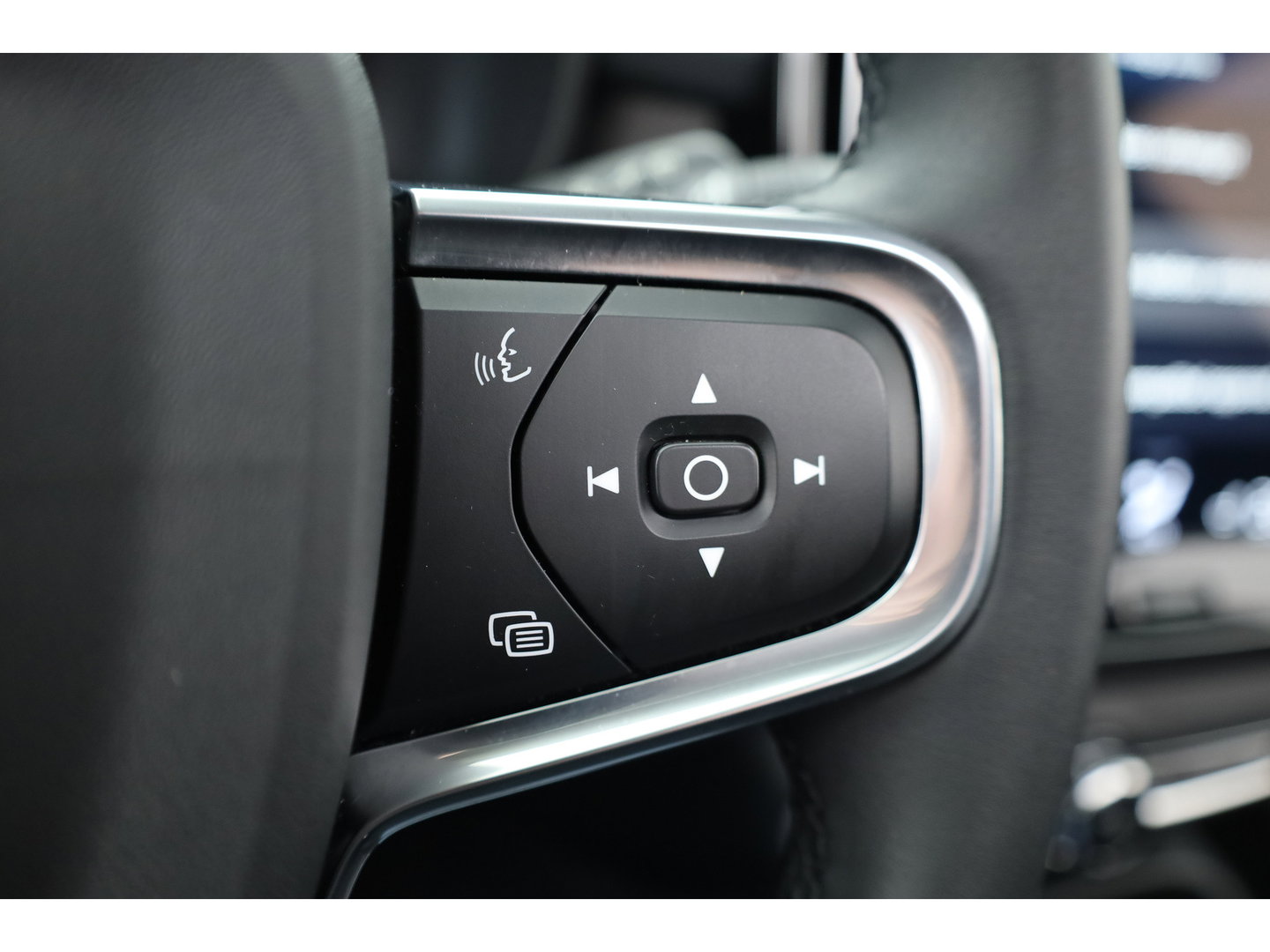 Volvo XC40 1.5 T5 Plug-in hybrid Plus Dark | SOH 91.4% | Pano | Elek. Trekhaak | Harman Kardon | Stoel-Stuurverw. | Camera | Memory