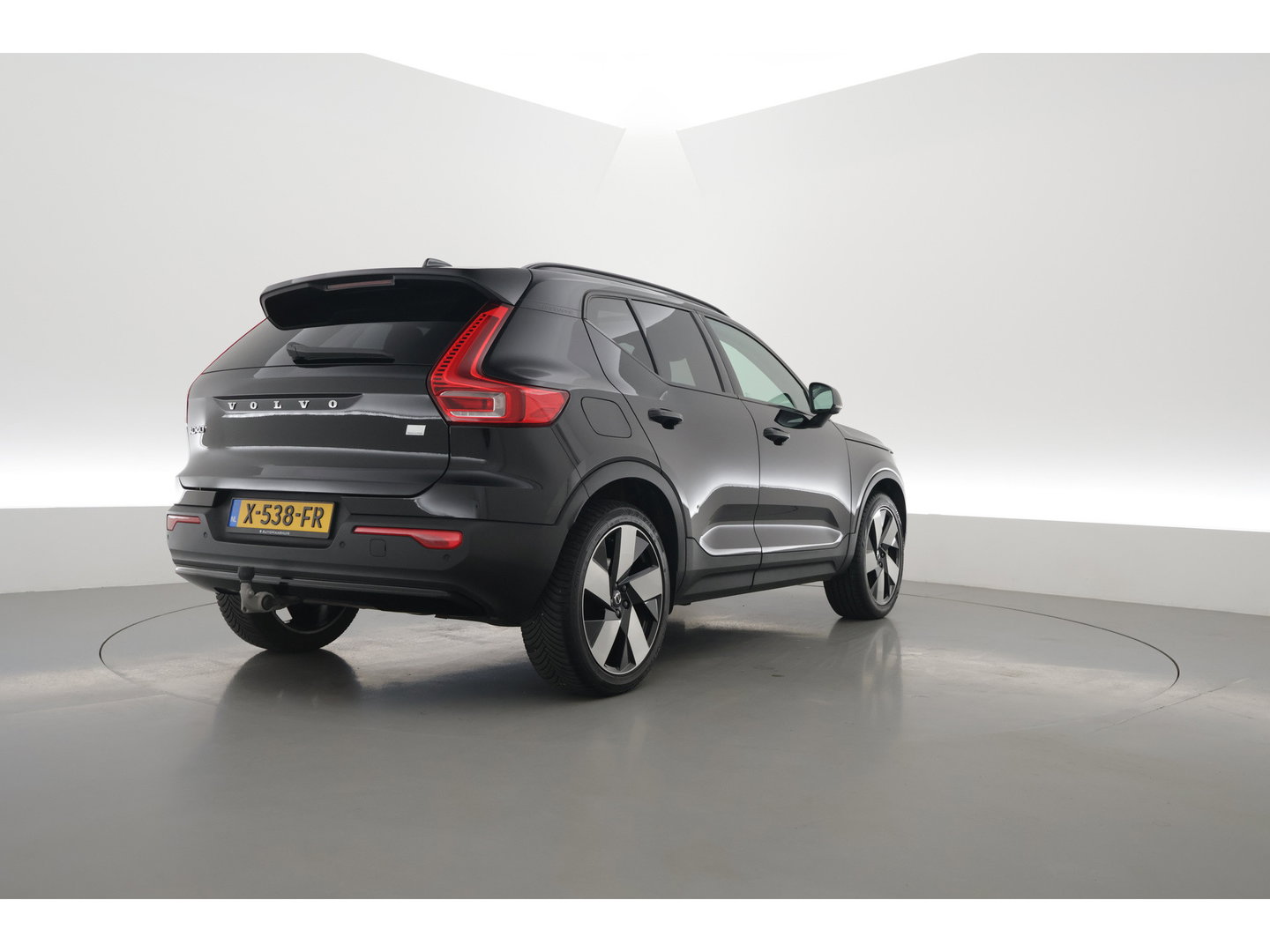 Volvo XC40 1.5 T5 Plug-in hybrid Plus Dark | SOH 91.4% | Pano | Elek. Trekhaak | Harman Kardon | Stoel-Stuurverw. | Camera | Memory