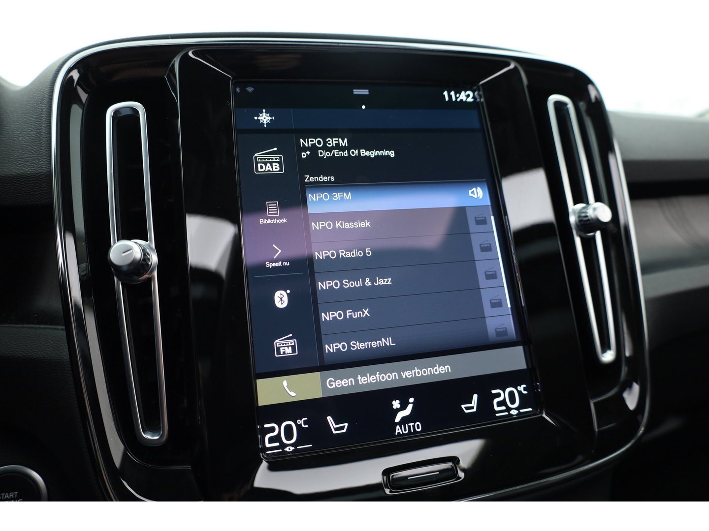 Volvo XC40 1.5 T5 Plug-in hybrid Plus Dark | SOH 91.4% | Pano | Elek. Trekhaak | Harman Kardon | Stoel-Stuurverw. | Camera | Memory