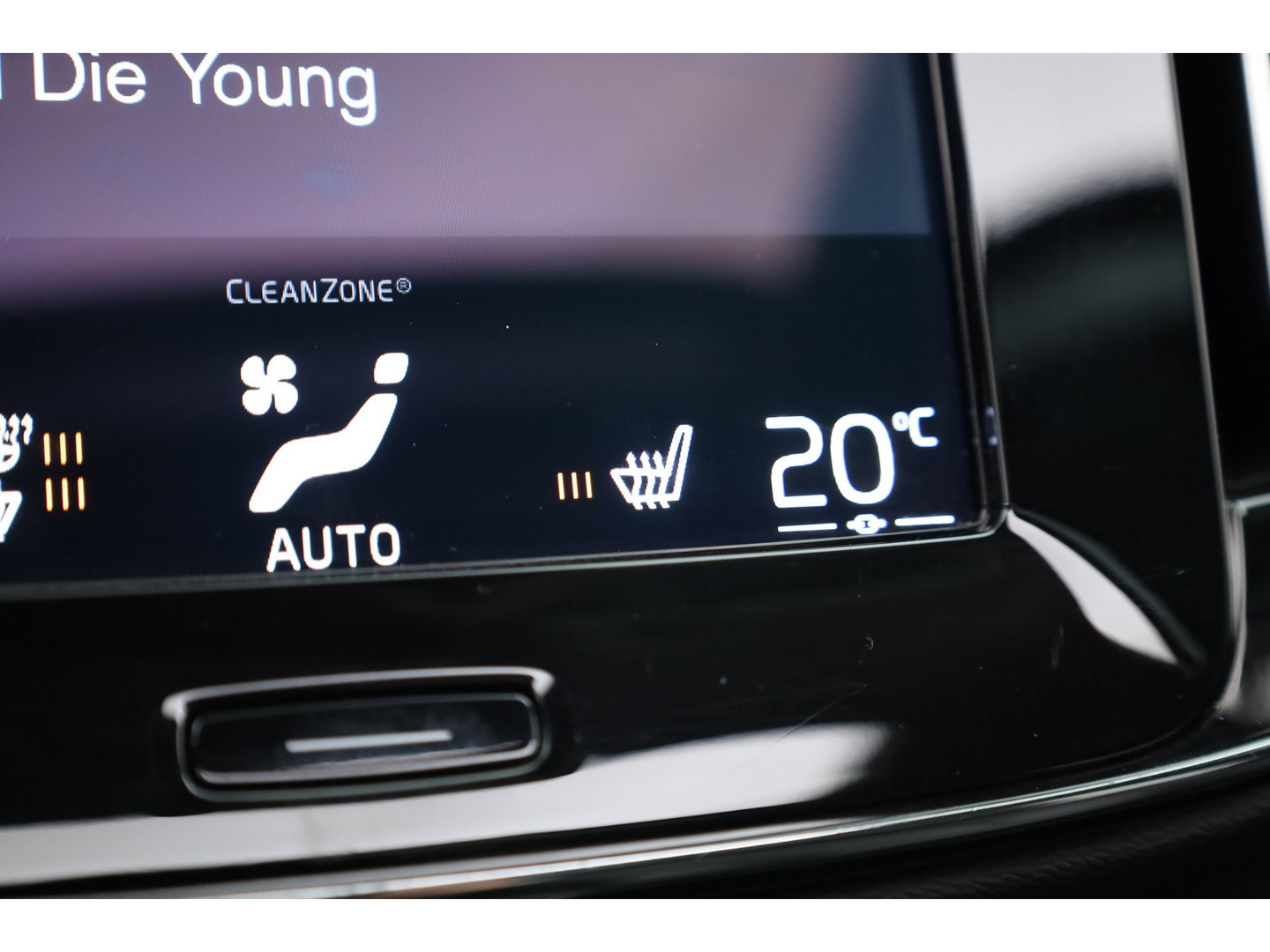 Volvo XC40 1.5 T5 Plug-in hybrid Plus Dark | SOH 91.4% | Pano | Elek. Trekhaak | Harman Kardon | Stoel-Stuurverw. | Camera | Memory