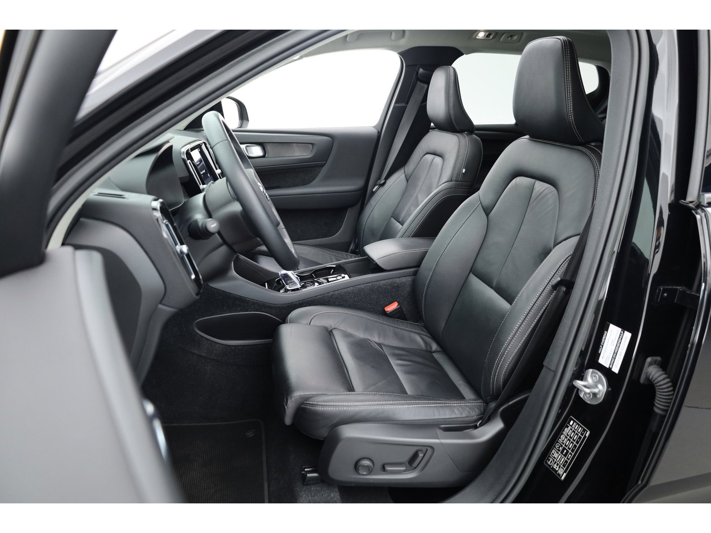 Volvo XC40 1.5 T5 Plug-in hybrid Plus Dark | SOH 91.4% | Pano | Elek. Trekhaak | Harman Kardon | Stoel-Stuurverw. | Camera | Memory