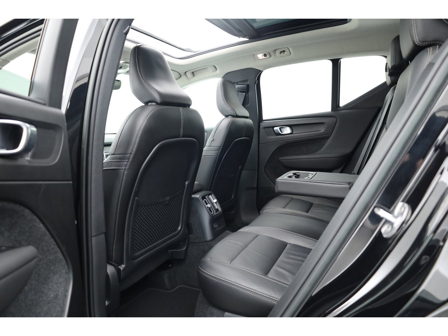 Volvo XC40 1.5 T5 Plug-in hybrid Plus Dark | SOH 91.4% | Pano | Elek. Trekhaak | Harman Kardon | Stoel-Stuurverw. | Camera | Memory