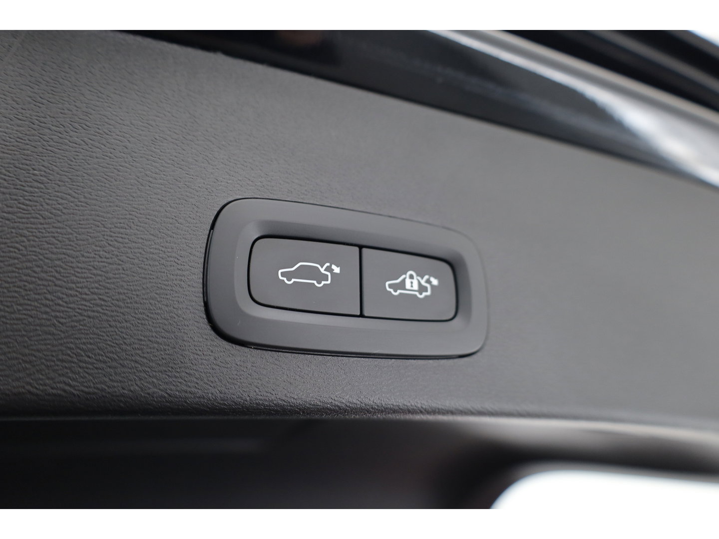 Volvo XC40 1.5 T5 Plug-in hybrid Plus Dark | SOH 91.4% | Pano | Elek. Trekhaak | Harman Kardon | Stoel-Stuurverw. | Camera | Memory