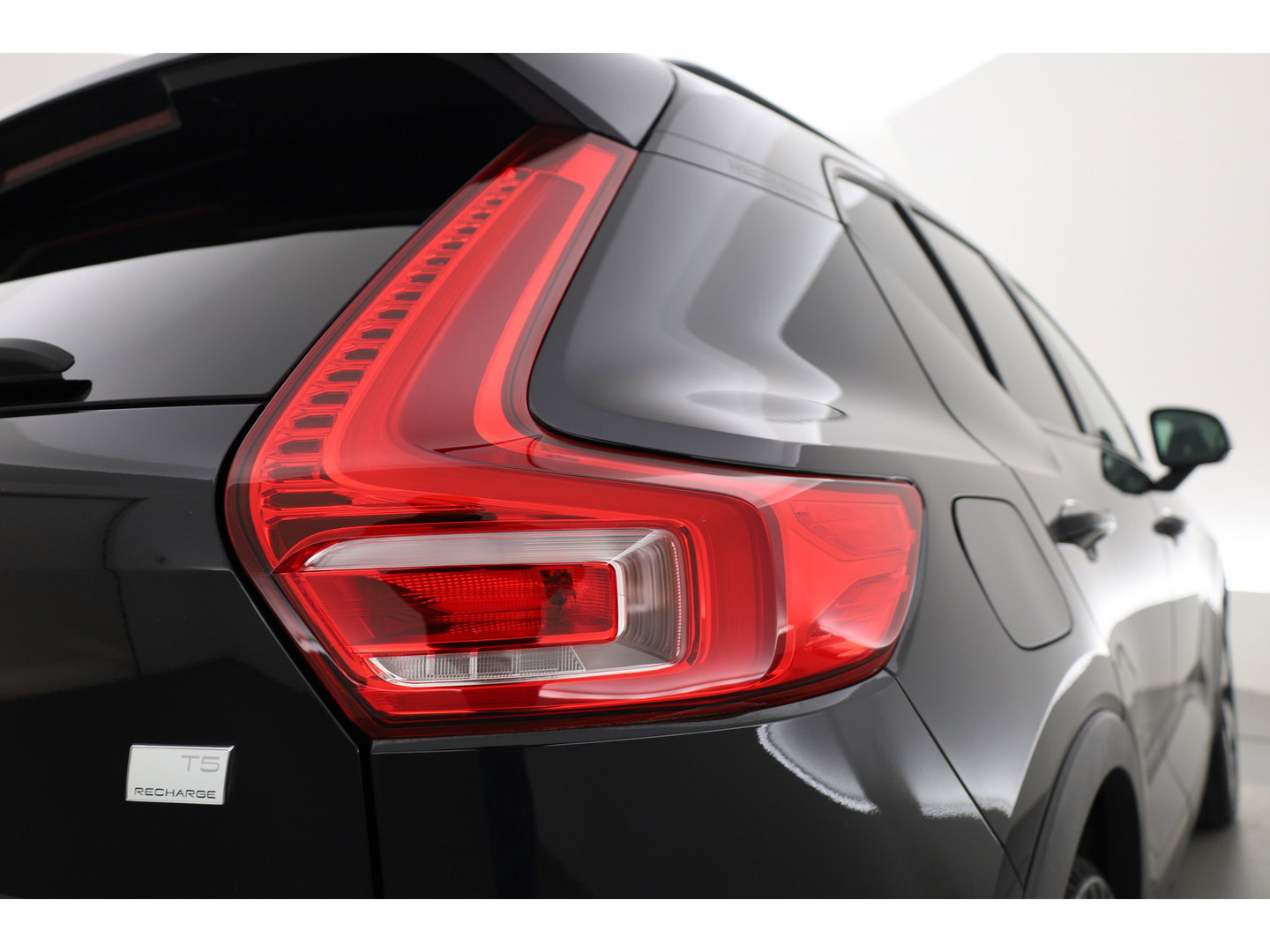 Volvo XC40 1.5 T5 Plug-in hybrid Plus Dark | SOH 91.4% | Pano | Elek. Trekhaak | Harman Kardon | Stoel-Stuurverw. | Camera | Memory