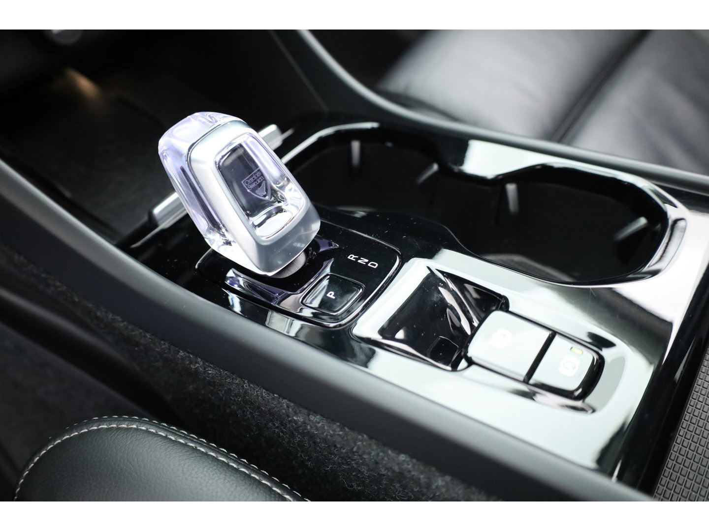 Volvo XC40 1.5 T5 Plug-in hybrid Plus Dark | SOH 91.4% | Pano | Elek. Trekhaak | Harman Kardon | Stoel-Stuurverw. | Camera | Memory