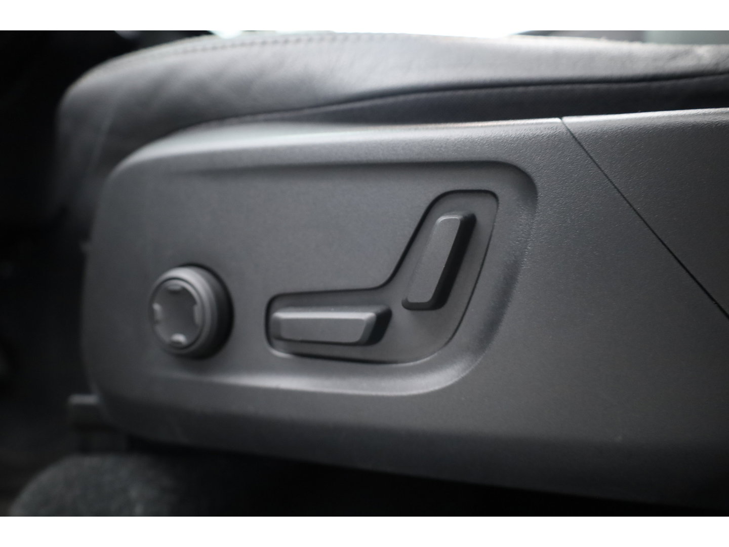 Volvo XC40 1.5 T5 Plug-in hybrid Plus Dark | SOH 91.4% | Pano | Elek. Trekhaak | Harman Kardon | Stoel-Stuurverw. | Camera | Memory