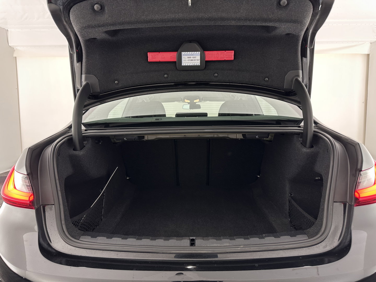 BMW 3-serie 320i Business Edition (INCL.BTW) Aut. *FULL-LED | NAVI-FULLMAP | COMFORT-SEATS | HIFI-SOUND | DIGI-COCKPIT | DAB | SHIFT-PADDLES | ECC | PDC | CRUISE | 16''ALU | TOWBAR*